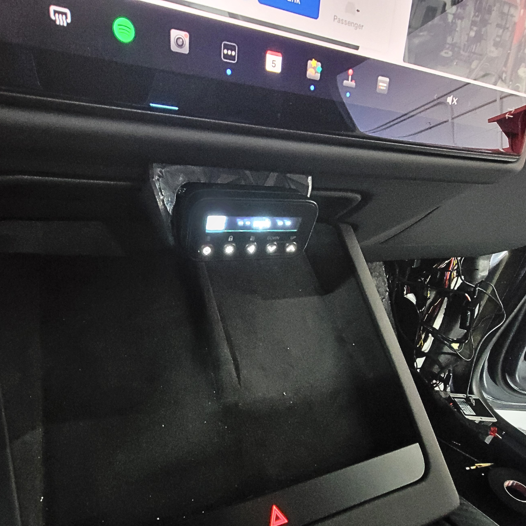 Side-facing view of Radenso alert display installed near driver’s line of sight.